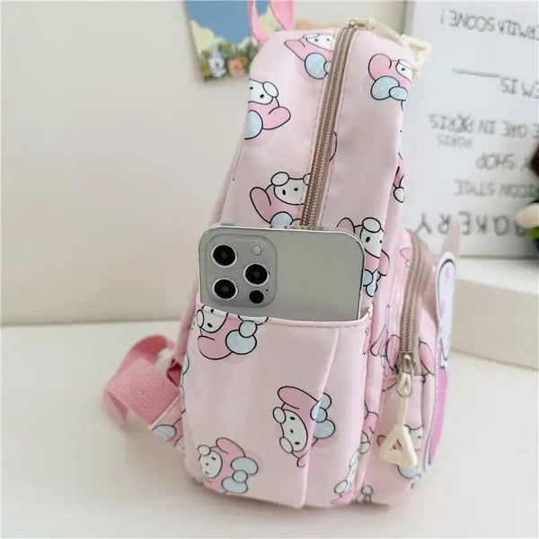 Mochila Impermeable “Sanrio”. 34x27x12cms