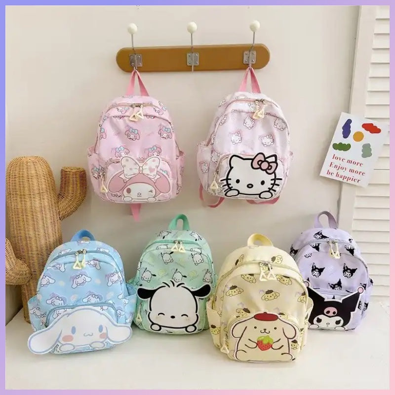 Mochila Impermeable “Sanrio”. 34x27x12cms