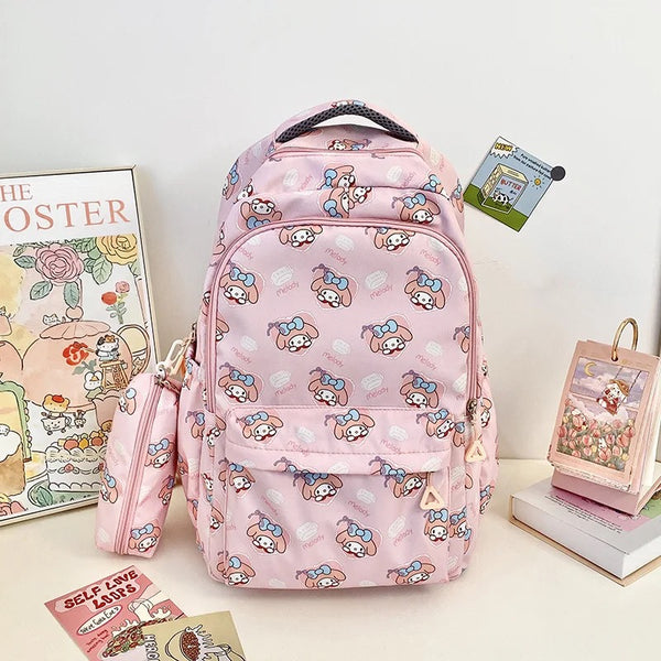 Mochila Impermeable + Estuche “Sanrio”. 45x31x13Cms