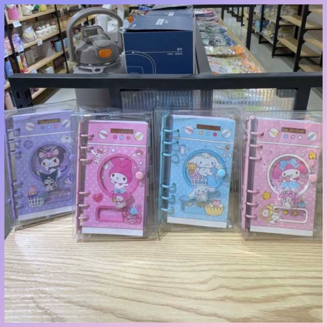 Binder + 80 Hojas + pinza “Sanrio”. 18x10Cms