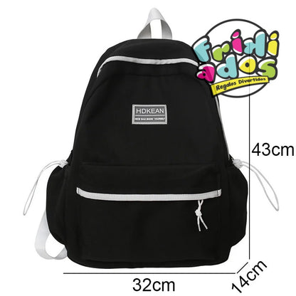 Mochila Impermeable + Llavero + 3 Pins. 43x32x14cms